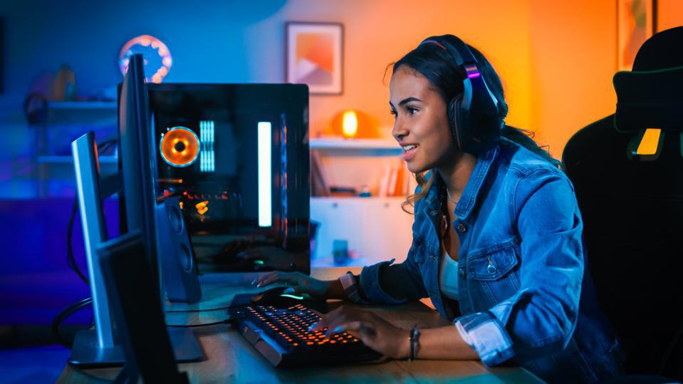 A Beginner's Guide to Starting an Online Gaming Career